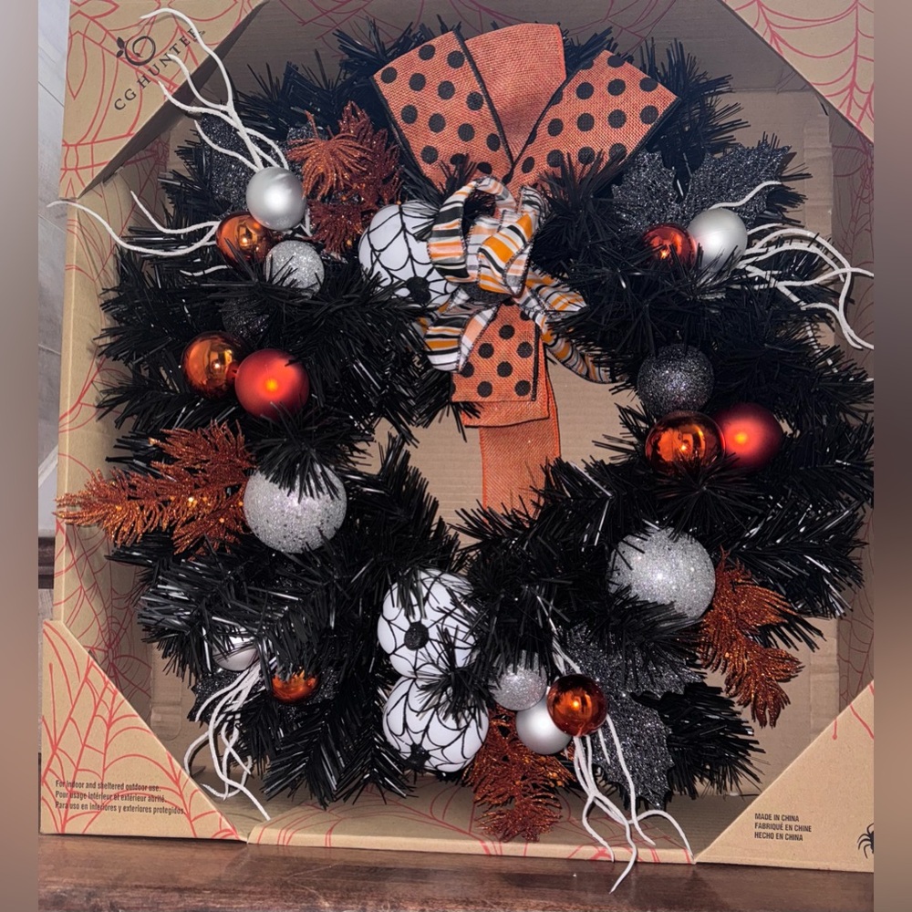 Super Cute 🥰 24” Halloween Wreath - NEW
